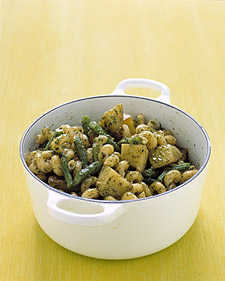 Pasta with Pesto, Potatoes, and Green Beans

