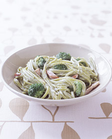 Spinach Linguine with Ham and Broccoli