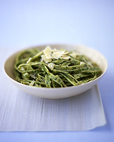 Pasta with Spinach-Basil Sauce
