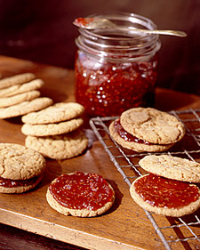 Gingersnap-Raspberry Sandwiches