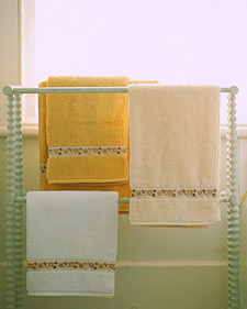 Coordinating Mismatched Towels 