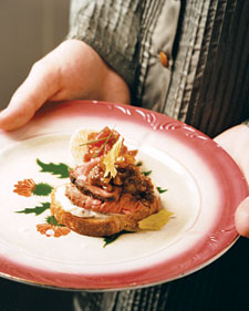 Beef Tenderloin Crostini with Sultana-Port Relish