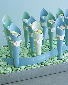 Dragee Favors: Paper Cones