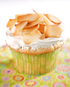 http://images.marthastewart.com/images/content/tv/martha_stewart_show/show_photos/3101_3150/3144_033108_coconutcupcake_l.jpg