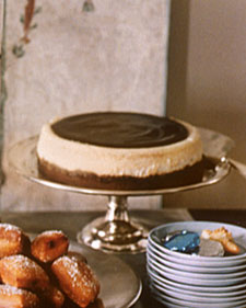 Vanilla Cheesecake with Chocolate Glaze