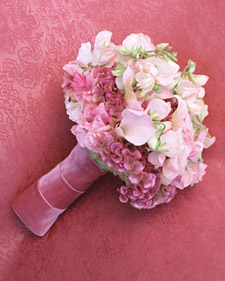 https://images.marthastewart.com/images/content/pub/weddings/2002Q4/a99515_fal02_bouquet_l.jpg